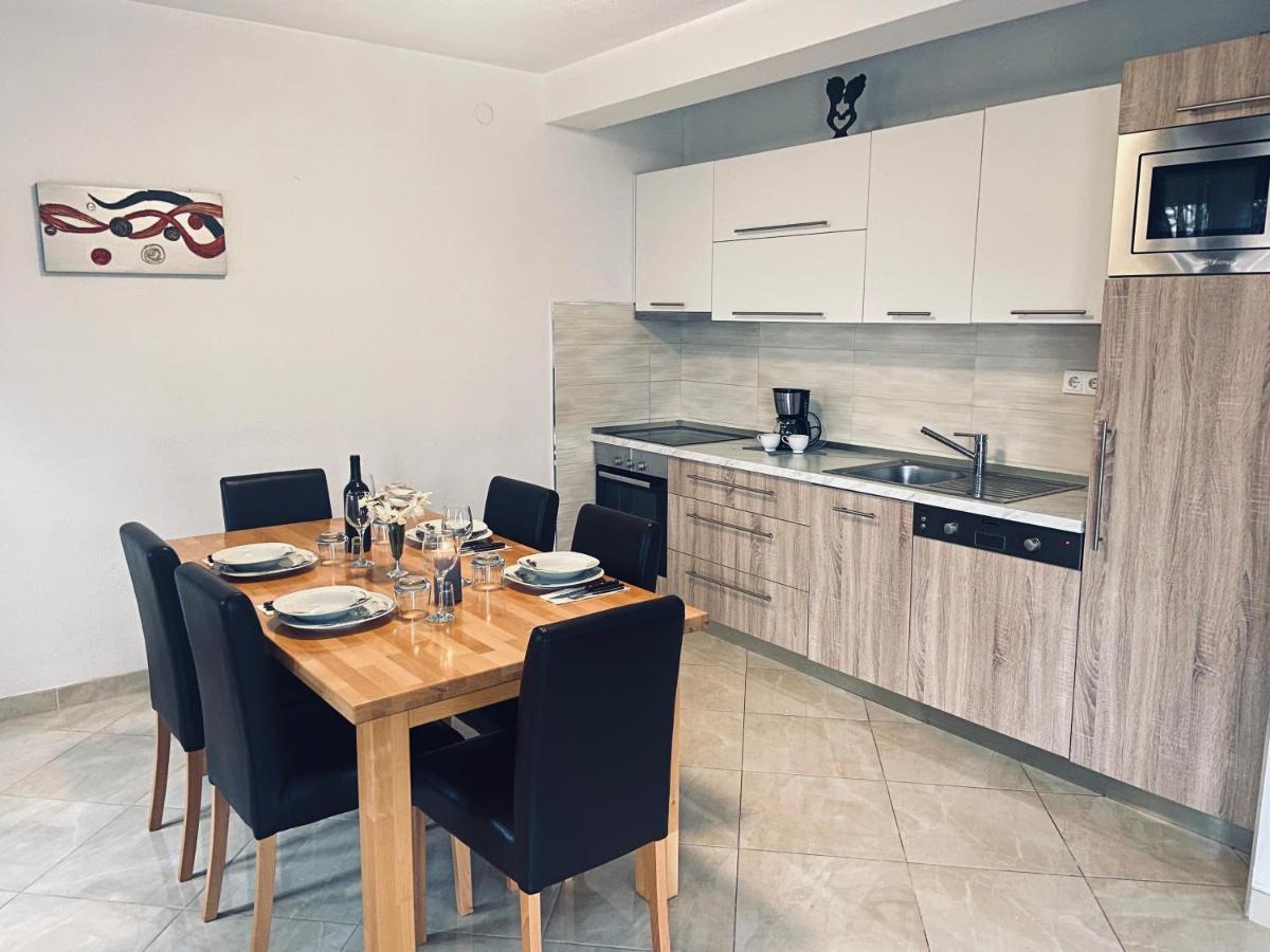 Apartment Gule *