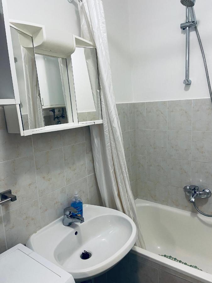 Apartment Gule *