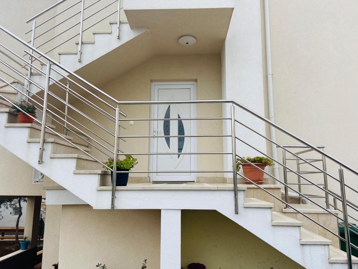 Apartment Gule *