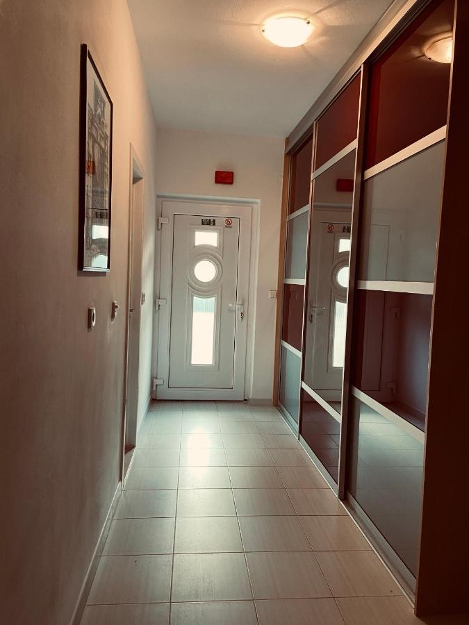 Apartment Gule *